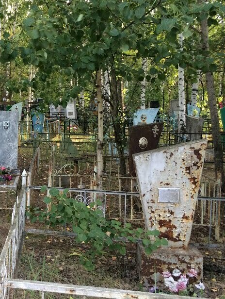 Стандартная уборка могилы на кладбище в Ленинградской области (захоронение до 4 кв.м.)