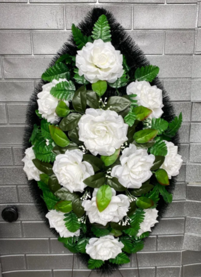 венок с гвоздиками