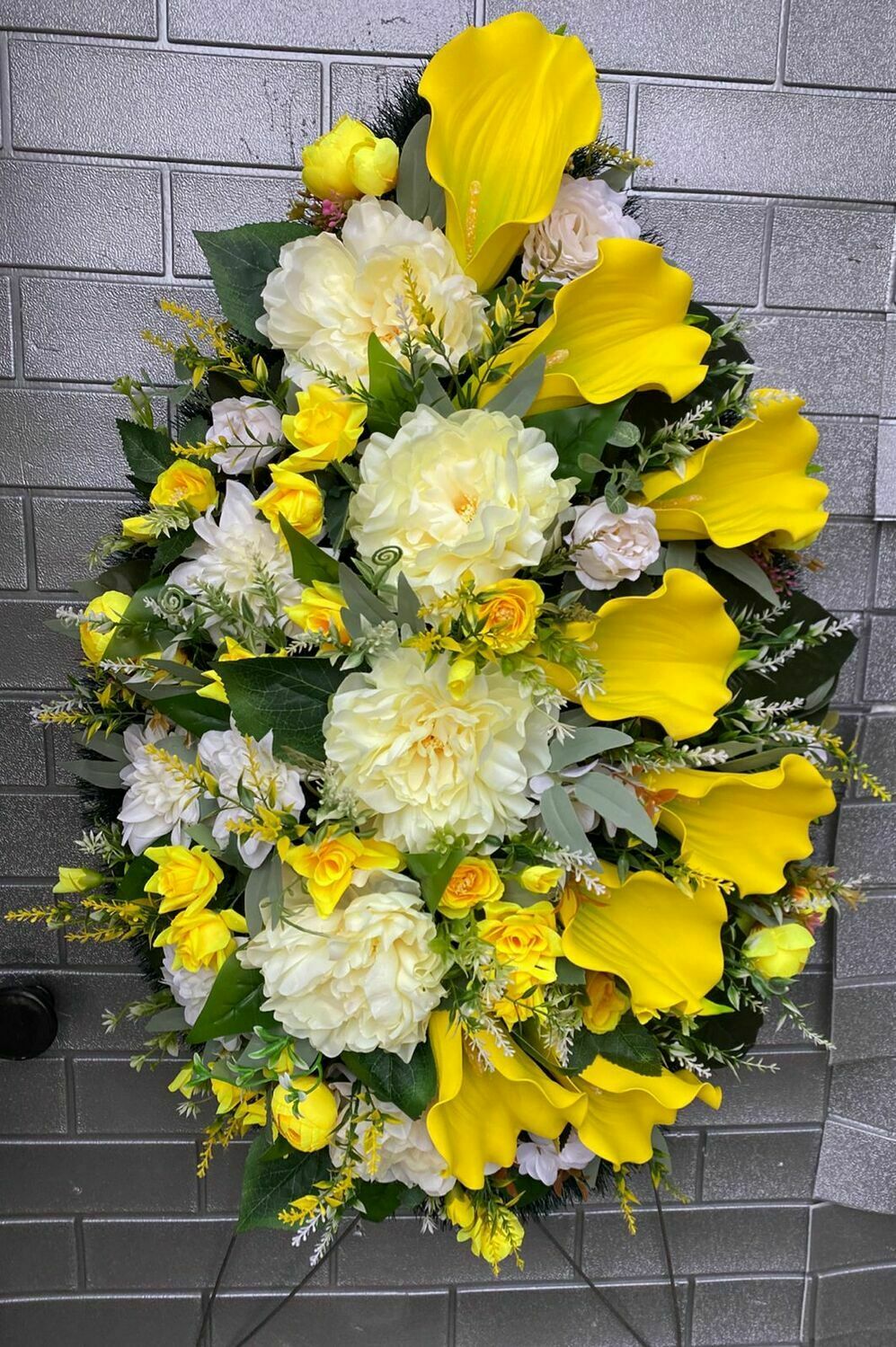 венок с белыми розами венок с белыми розами