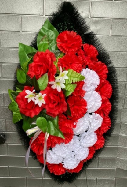 венок с гвоздиками