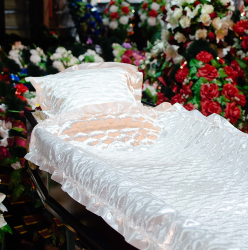 Набор атласный стеганный с белым рюшем (ПР-105) Набор атласный стеганный с белым рюшем (ПР-105)